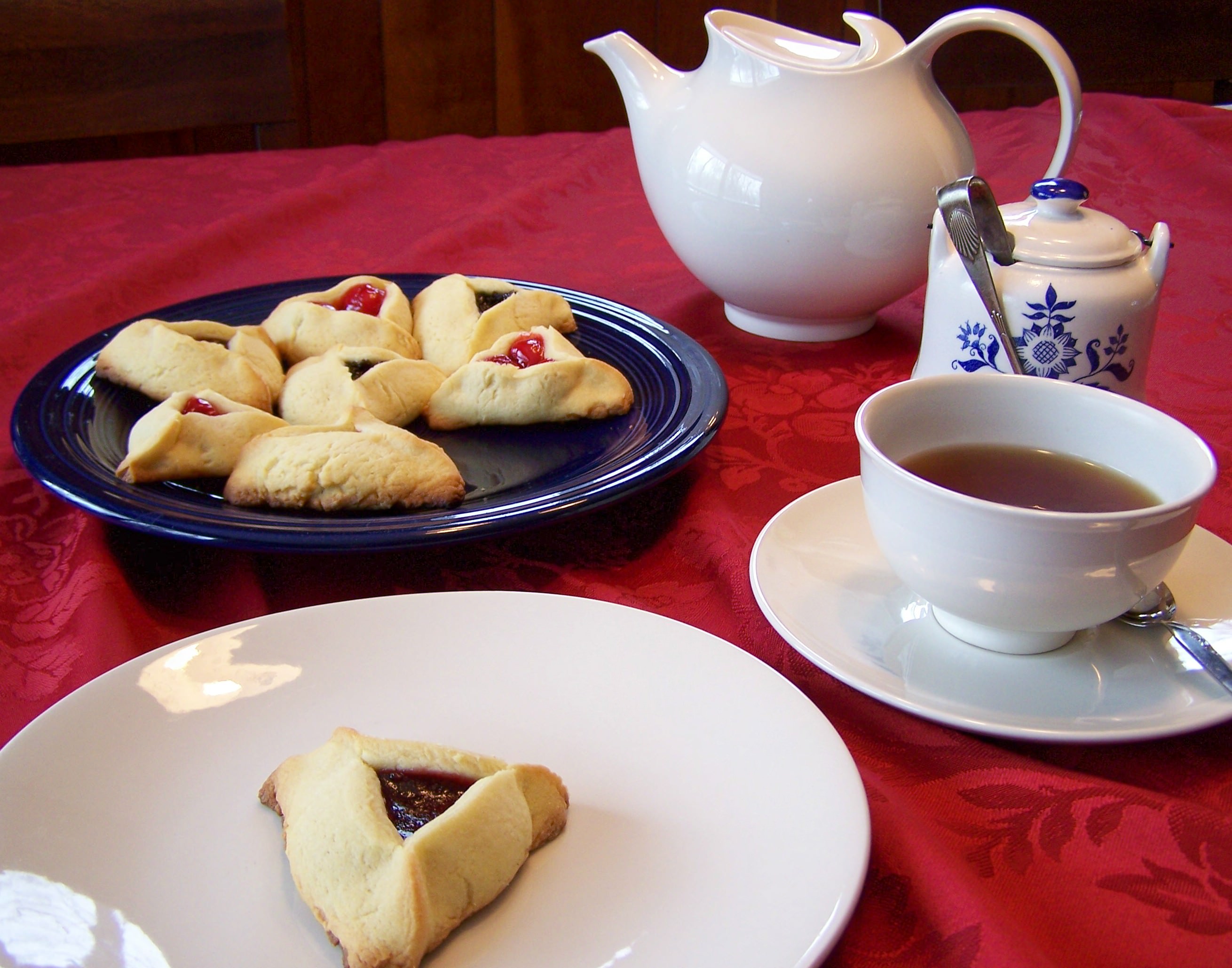 Hamentashen and tea; photo by L. Goldman