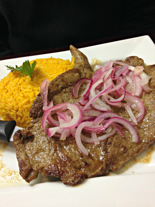 Ma's Kitchen bistec encebollado