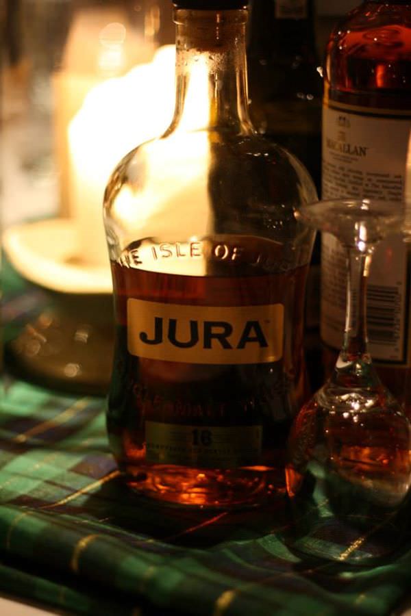 Jura Whiskey, Black Bass Hotel