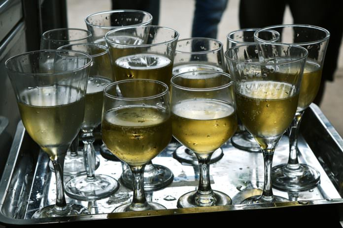 cups-961430_1920 Champagne, Pixabay