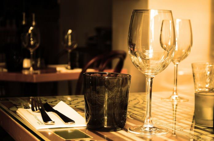 table-71380_1280 Wine and Food, Pixabay