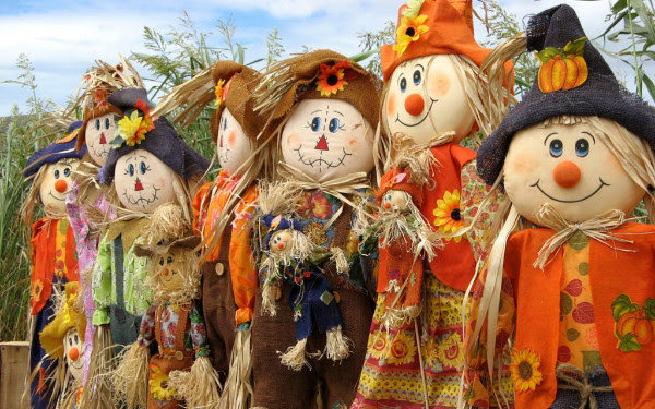 Scarecrows in Peddlers Village